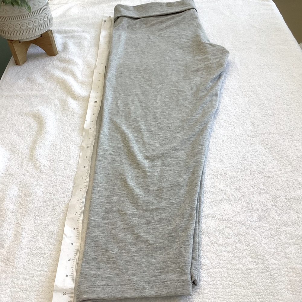 NWOT Victoria’s Secret Gray leggings Sz XL NEW rollover waistband Roomy Stretch - Picture 13 of 17